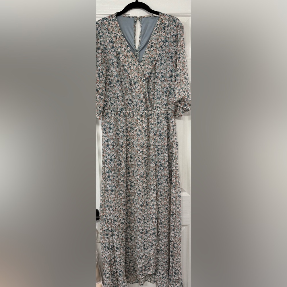 Women’s maxi dress.